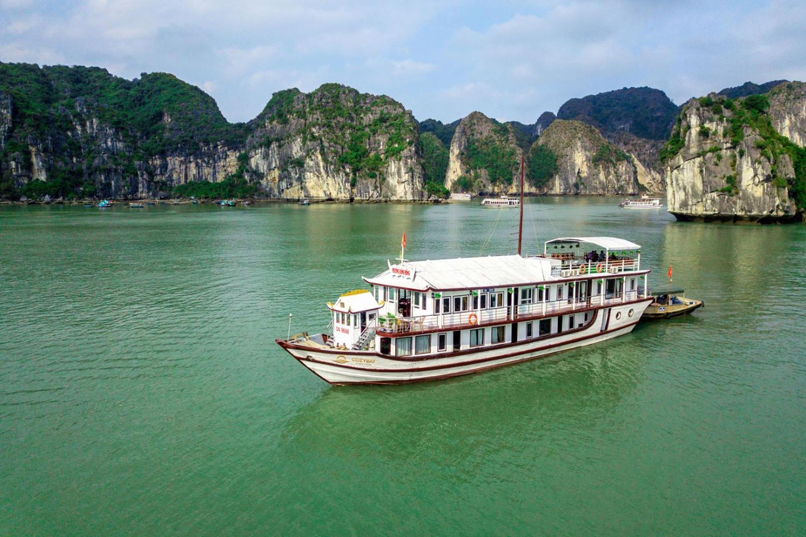 Cozy Bay Classic Cruise Халонг Экстерьер фото