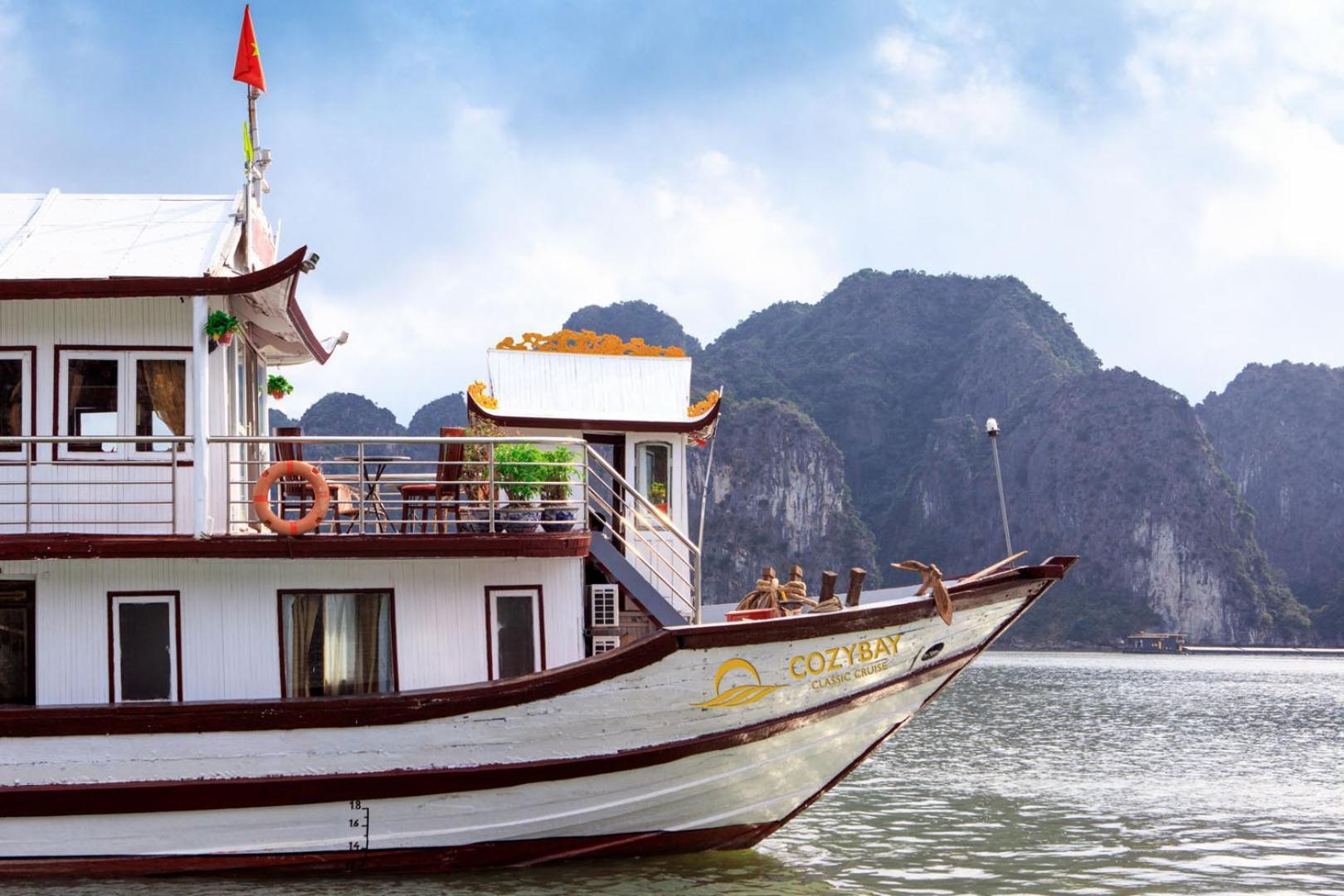 Cozy Bay Classic Cruise Халонг Экстерьер фото