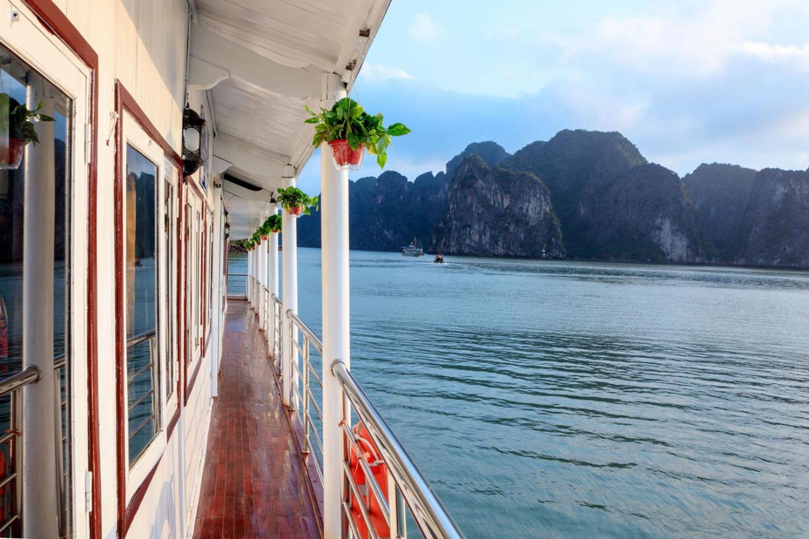 Cozy Bay Classic Cruise Халонг Экстерьер фото