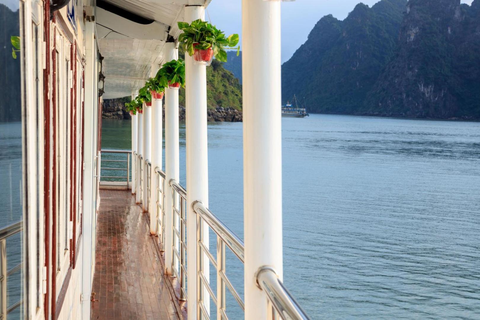 Cozy Bay Classic Cruise Халонг Экстерьер фото