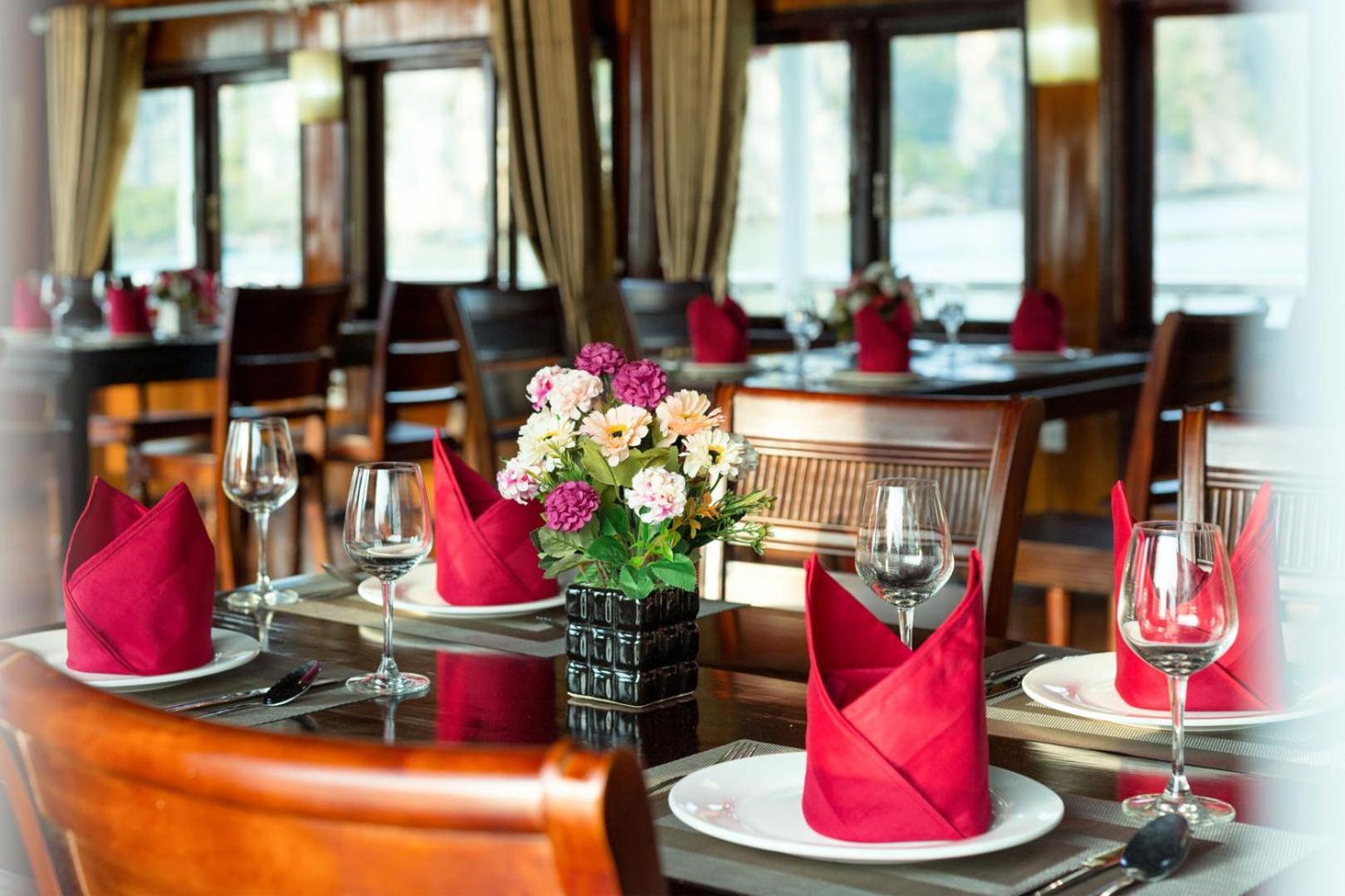 Cozy Bay Classic Cruise Халонг Экстерьер фото